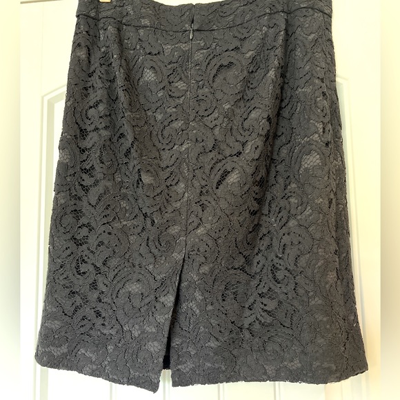 Banana Republic black lace pencil skirt - Picture 2 of 3